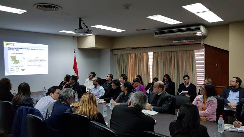 Presentación de resultados del programa Sembrando Oportunidades Familia por Familia en Paraguay.